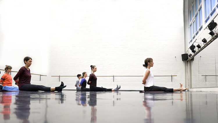 Ballet Morning Workout – Floor Barre & Port de Bras - Attitude
