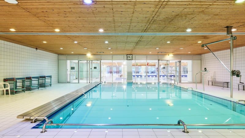 Best Swimming Pools in Berlin: Schwimm- und Sprunghalle im Europasportpark