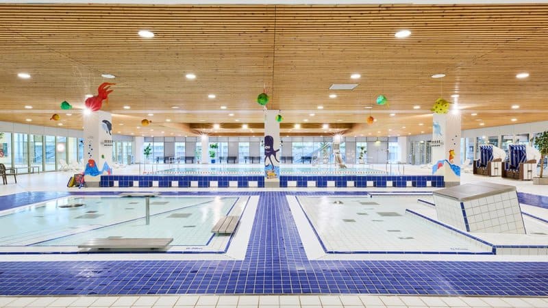 Schwimm- und Sprunghalle im Europasportpark Urban Sports Club