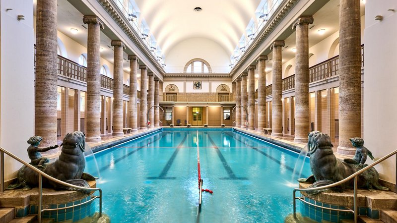 Bestes Schwimmbad Berlin: Stadtbad Neukölln