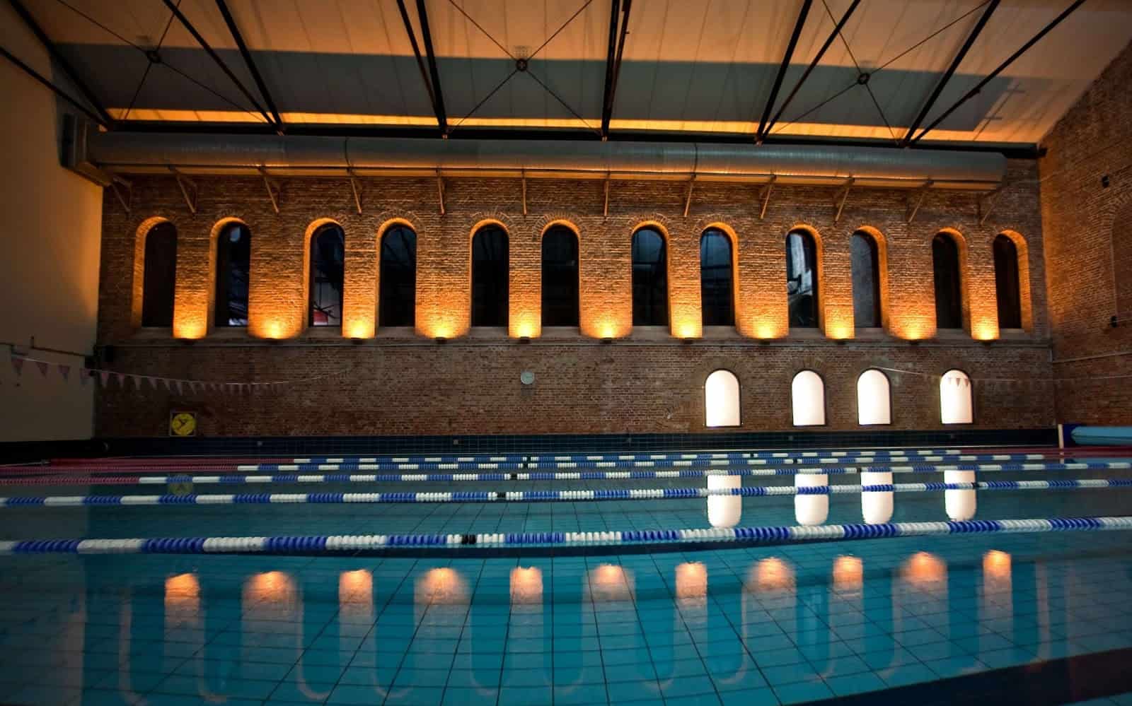 Best Swimming Pool in Hamburg: Holmes Place Bahrenfeld