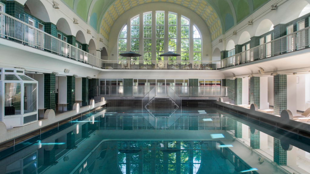 Best Swimming Pool in Hamburg: Bäderland Holthusenbad