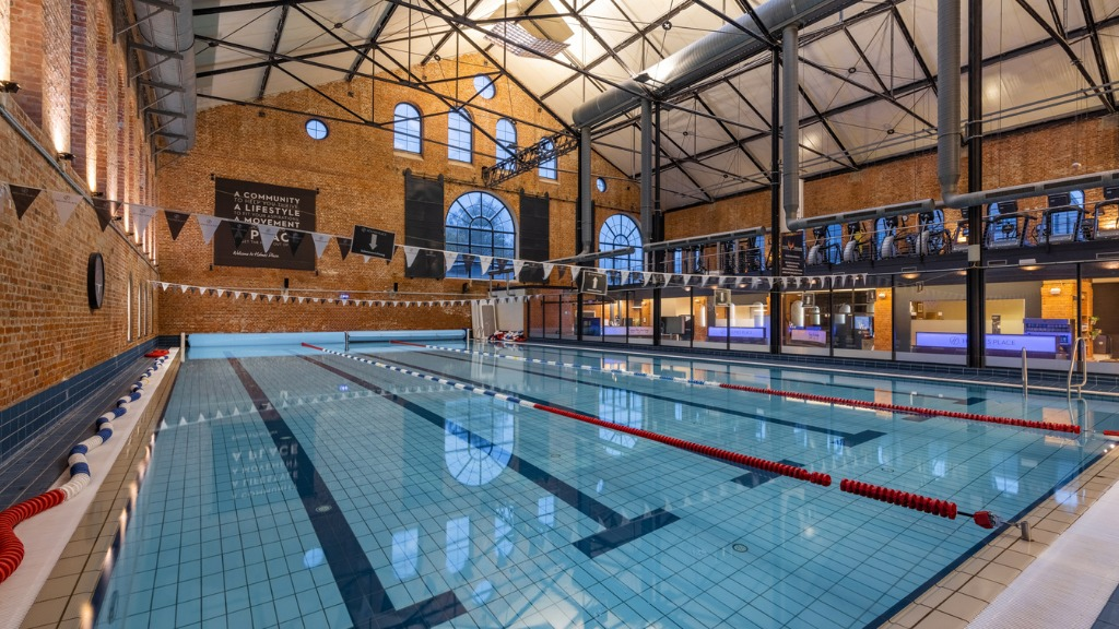 Best Swimming Pool in Hamburg: Holmes Place Bahrenfeld