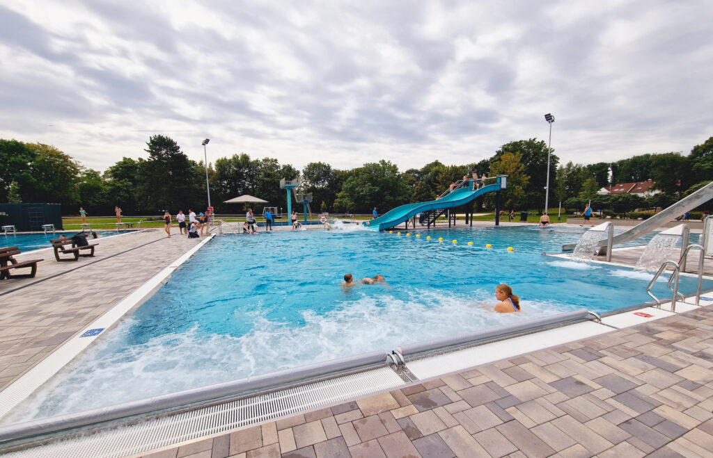 Bestes Freibad Frankfurt: Freibad Riedbad Bergen-Enkheim