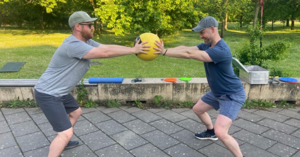 Outdoor Sports Frankfurt am Main: Wiesenworkout Urban Sports Club